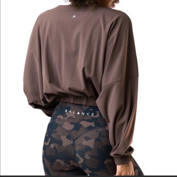 ❗️SOLD❗️Balance Athletica Outlander Crew - Picture 11 of 12